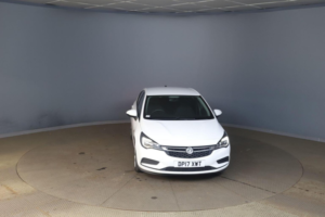2017 Vauxhall Astra 1.4i Turbo Design Euro 6 5dr in White — image 2