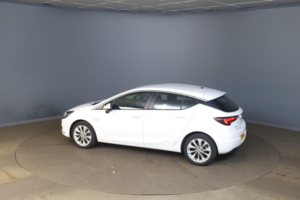 2017 Vauxhall Astra 1.4i Turbo Design Euro 6 5dr in White — image 6