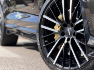 2024 Aston Martin Dbx 4.0 V8 707 in Green — image 4