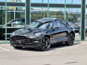 2024 Aston Martin Dbx 4.0 V8 707 in Green — image 6