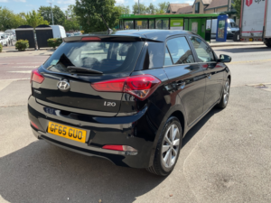 2015 Hyundai I20 1.4 Crdi Se in Black — image 6