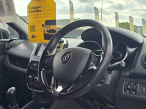 2014 Renault Clio 1.2 16v Dynamique Medianav Hatchback 5dr Petrol Manual Euro 5 (75 Ps) in Blue — image 3