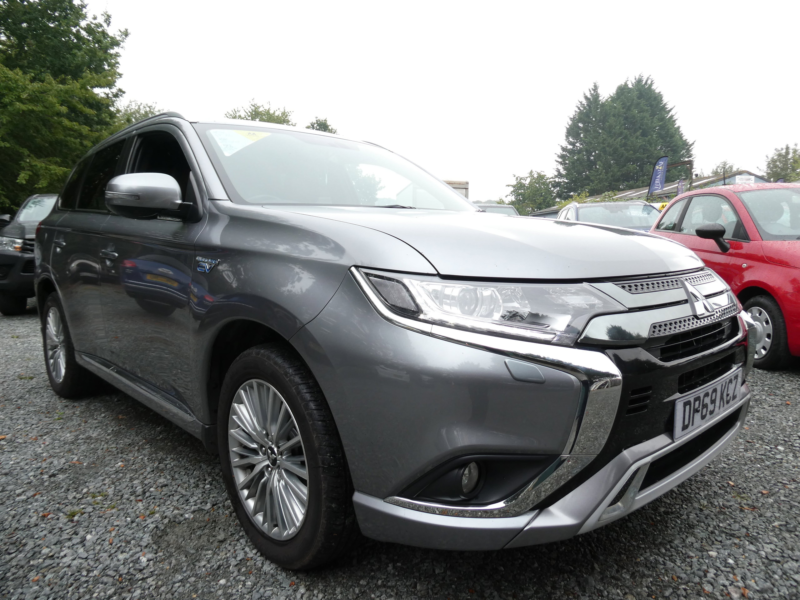 2020 Mitsubishi Outlander 2.4h Twinmotor 13.8kwh Dynamic SUV 5dr Petrol Plug-In Hybrid CVT 4WD Euro 6 (s/s) (224 Ps) in Grey — image 1