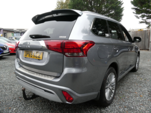 2020 Mitsubishi Outlander 2.4h Twinmotor 13.8kwh Dynamic SUV 5dr Petrol Plug-In Hybrid CVT 4WD Euro 6 (s/s) (224 Ps) in Grey — image 3