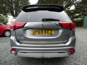 2020 Mitsubishi Outlander 2.4h Twinmotor 13.8kwh Dynamic SUV 5dr Petrol Plug-In Hybrid CVT 4WD Euro 6 (s/s) (224 Ps) in Grey — image 4