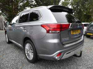 2020 Mitsubishi Outlander 2.4h Twinmotor 13.8kwh Dynamic SUV 5dr Petrol Plug-In Hybrid CVT 4WD Euro 6 (s/s) (224 Ps) in Grey — image 6