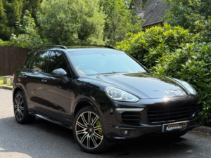 2015 Porsche Cayenne 3.0 Td V6 in Black — image 2