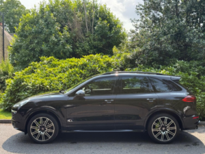 2015 Porsche Cayenne 3.0 Td V6 in Black — image 3
