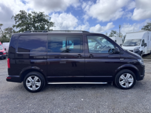 2016 Volkswagen Transporter 2.0 Bitdi T32 Highline DSG Kombi. 6 Seat. Tailgate. Blackberry Metallic. in Purple — image 6