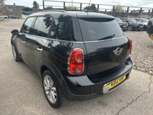 2012 MINI Countryman 2.0 Cooper D Countryman Auto in Black — image 4
