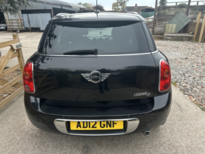 2012 MINI Countryman 2.0 Cooper D Countryman Auto in Black — image 5