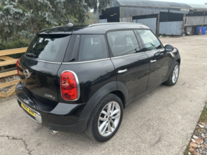 2012 MINI Countryman 2.0 Cooper D Countryman Auto in Black — image 6