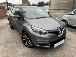 2017 Renault Captur 1.5 Dynamique S Nav Dci 110 in Grey — image 2