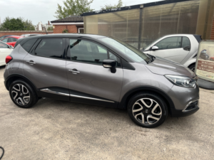 2017 Renault Captur 1.5 Dynamique S Nav Dci 110 in Grey — image 3