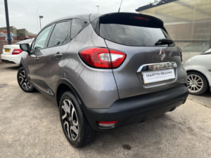 2017 Renault Captur 1.5 Dynamique S Nav Dci 110 in Grey — image 5
