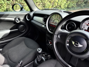 2011 MINI Clubman 1.6 Cooper D Clubman in Red — image 2