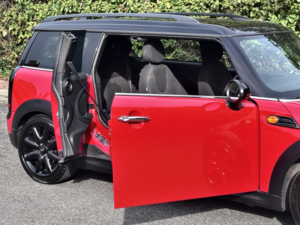 2011 MINI Clubman 1.6 Cooper D Clubman in Red — image 3