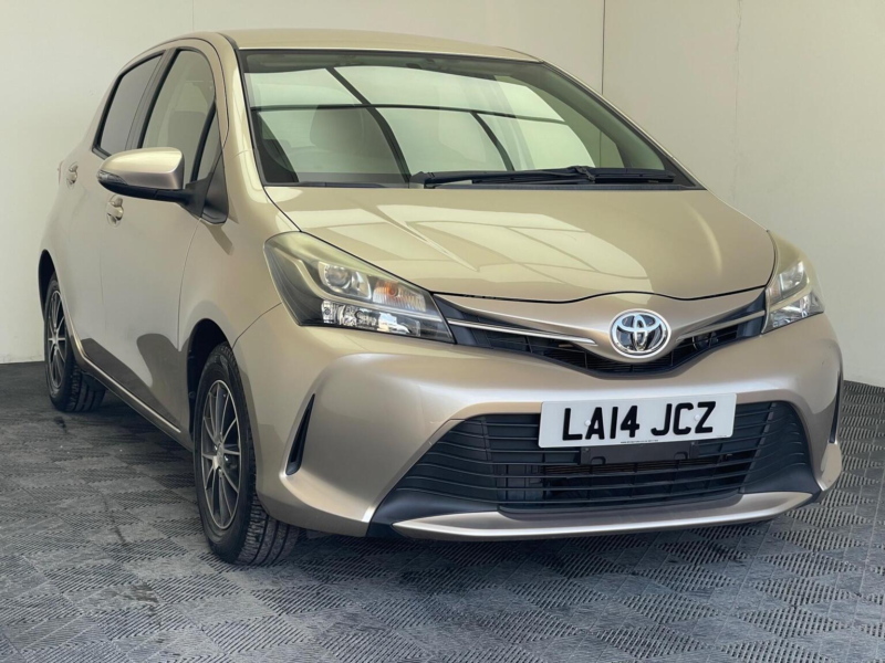 2014 Toyota Yaris 1.33 Dual Vvt-I Icon Multidrive S Euro 5 5dr Euro 5 in Gold — image 1