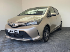 2014 Toyota Yaris 1.33 Dual Vvt-I Icon Multidrive S Euro 5 5dr Euro 5 in Gold — image 3