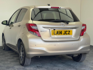 2014 Toyota Yaris 1.33 Dual Vvt-I Icon Multidrive S Euro 5 5dr Euro 5 in Gold — image 4