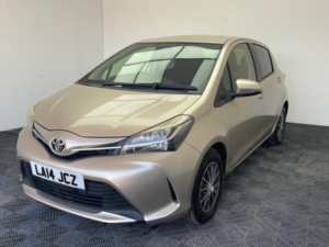 2014 Toyota Yaris 1.33 Dual Vvt-I Icon Multidrive S Euro 5 5dr Euro 5 in Gold — image 6