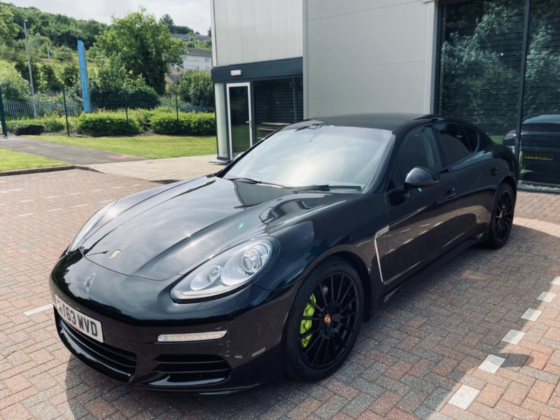 2013 Porsche Panamera D V6 Tiptronic in Black — image 1