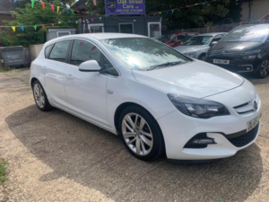 2015 Vauxhall Astra 1.6i Tech Line Gt Euro 6 5dr in White — image 3