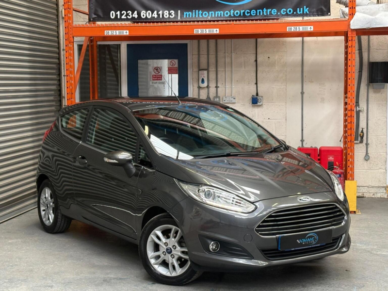 2015 Ford Fiesta 1.25 Zetec Euro 6 3dr in Grey — image 1