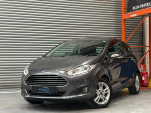 2015 Ford Fiesta 1.25 Zetec Euro 6 3dr in Grey — image 4
