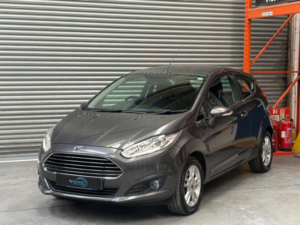 2015 Ford Fiesta 1.25 Zetec Euro 6 3dr in Grey — image 6