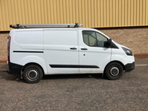 2018 Ford Transit Custom 2.0 320 Ecoblue Panel Van 5dr Diesel Manual L1 H1 Euro 6 (105 Ps) in White — image 4