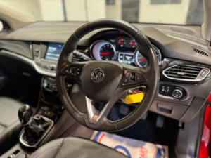 2017 Vauxhall Astra 1.4i Turbo Elite Euro 6 5dr in Red — image 2