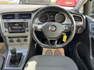 2014 Volkswagen Golf 1.4 Tsi Bluemotion Tech Se in Black — image 3