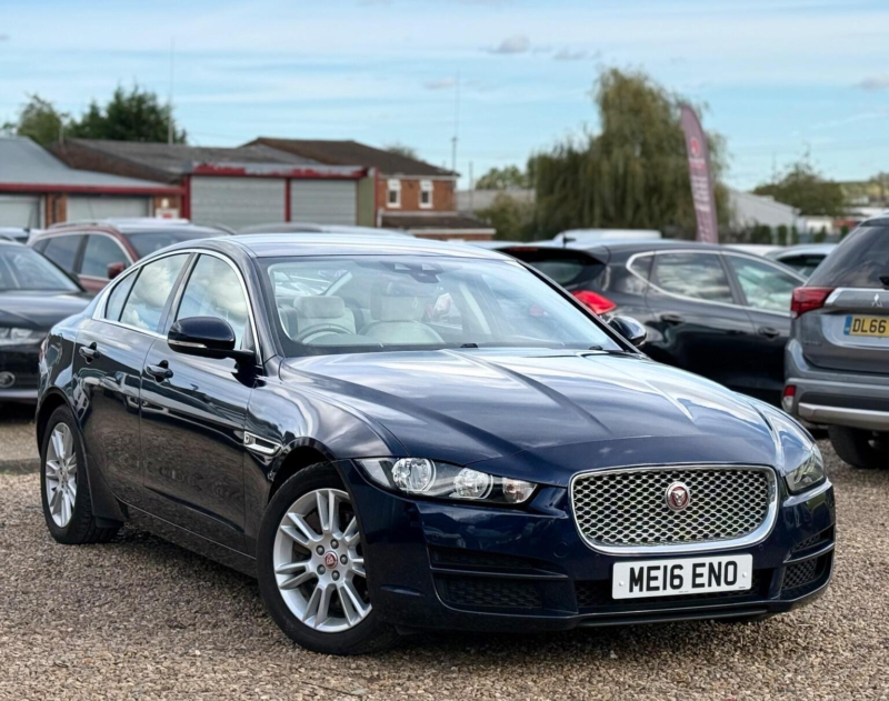 2016 Jaguar Xe 2.0 Gtdi Prestige Auto Euro 6 (s/s) 4dr in Blue — image 1