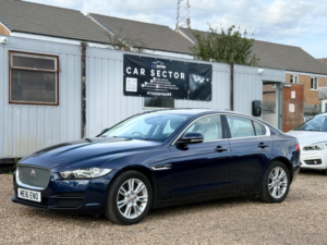 2016 Jaguar Xe 2.0 Gtdi Prestige Auto Euro 6 (s/s) 4dr in Blue — image 3