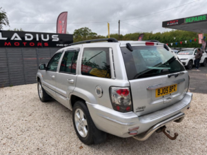 2005 Jeep Grand Cherokee 4.7 Overland 4WD 5dr in Silver — image 4