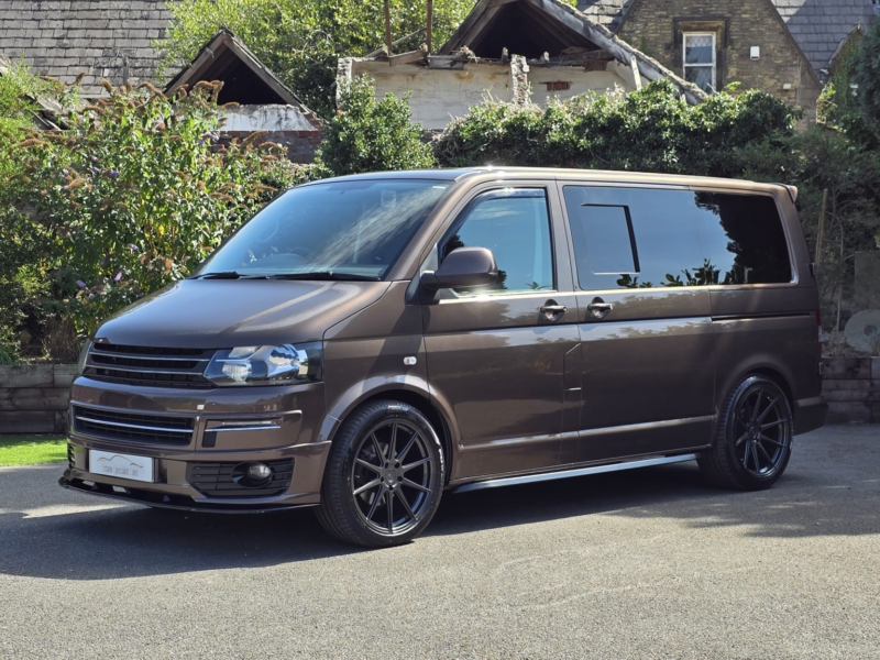 2015 Volkswagen Transporter 2.0 Tdi T28 Highline in Brown — image 1