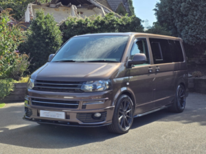 2015 Volkswagen Transporter 2.0 Tdi T28 Highline in Brown — image 2