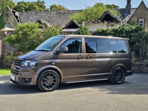2015 Volkswagen Transporter 2.0 Tdi T28 Highline in Brown — image 4