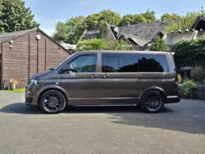 2015 Volkswagen Transporter 2.0 Tdi T28 Highline in Brown — image 6