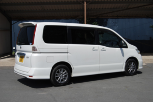 2010 Nissan Serena Highwaystar V Selection in White — image 6