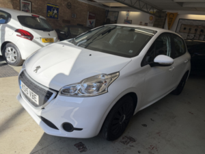 2015 Peugeot 208 1.2 Vti Puretech Access+ in White — image 3
