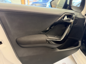 2015 Peugeot 208 1.2 Vti Puretech Access+ in White — image 6