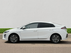 2021 Hyundai Ioniq 1.6 H-Gdi 8.9kwh Premium Se Hatchback 5dr Petrol Plug-In Hybrid Dct Euro 6 (s/s) (141 Ps) in White — image 4