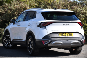2023 Kia Sportage 1.6 H T-Gdi 3 SUV 5dr Petrol Hybrid Auto Euro 6 (s/s) (226 Bhp) in White — image 2