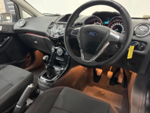 2015 Ford Fiesta 1.25 Zetec Euro 6 3dr in Grey — image 4