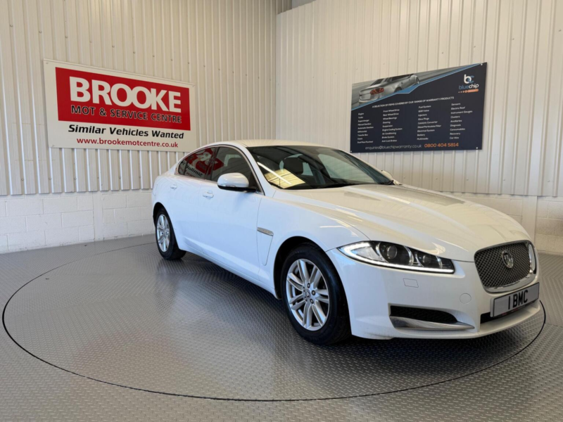 2012 Jaguar Xf 2.2d Luxury Auto Euro 5 (s/s) 4dr in White — image 1