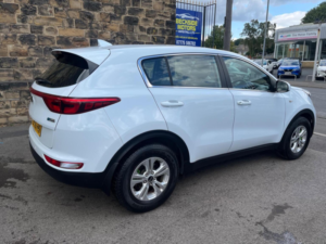 2016 Kia Sportage 1.7 Crdi 1 Euro 6 (s/s) 5dr in White — image 4