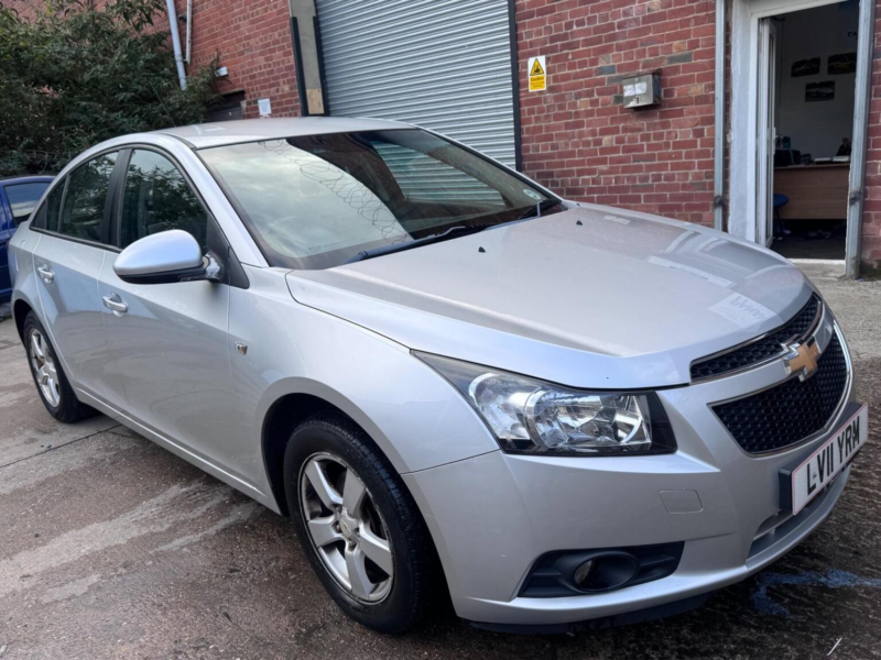 2011 Chevrolet Cruze 1.6 Ls Auto Euro 5 4dr in Silver — image 1