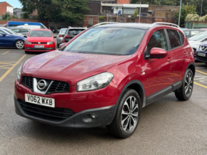 2012 Nissan Qashqai 1.5 Dci N-Tec+ 2WD Euro 5 5dr in Red — image 4